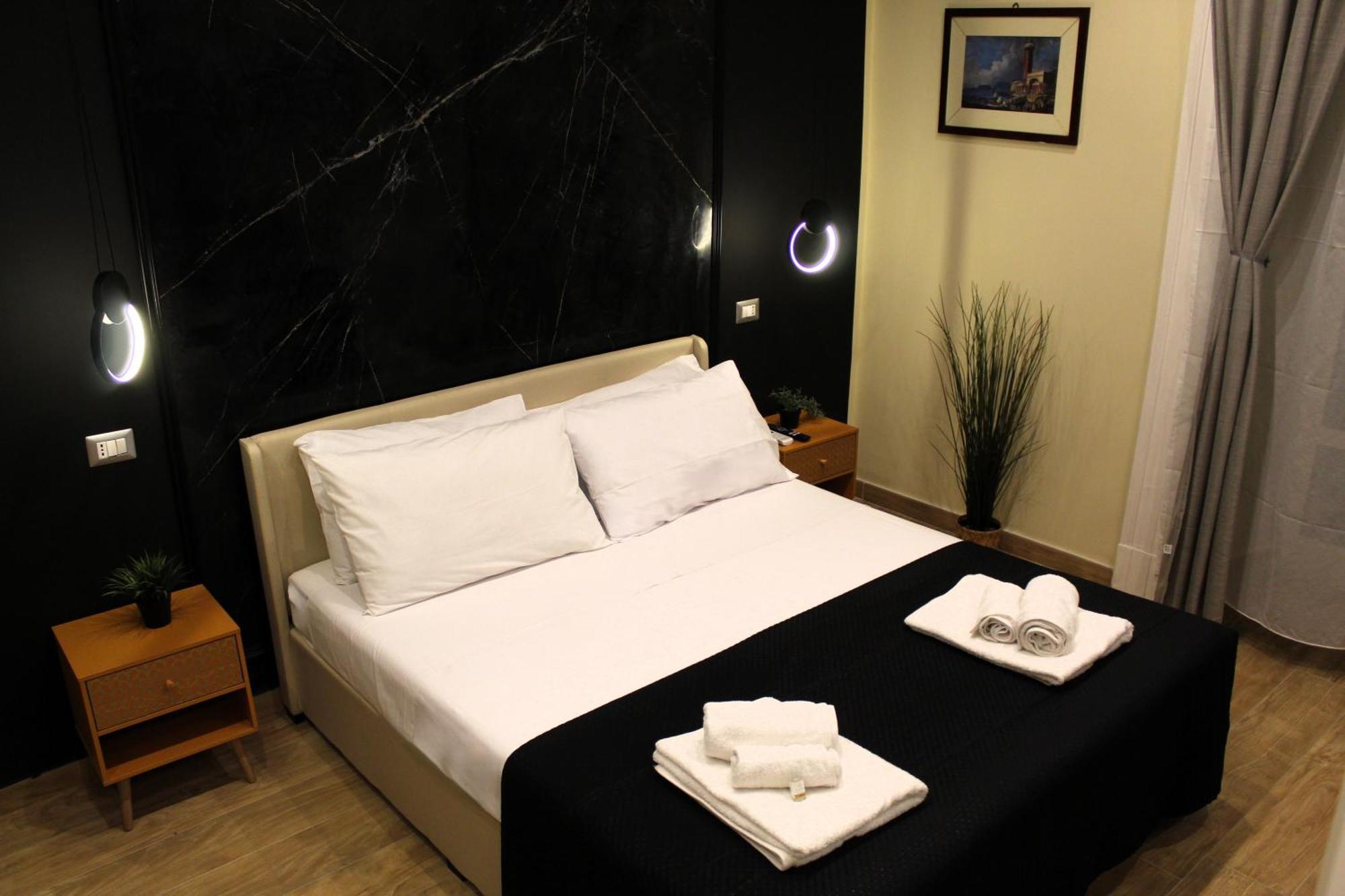 Blackwoody Contemporary Rooms - Napoli Centro Storico Via Toledo Ngoại thất bức ảnh