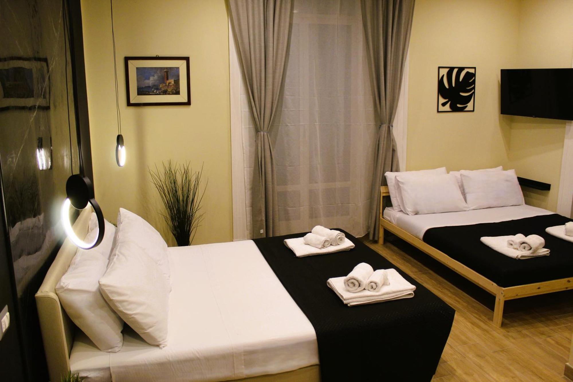 Blackwoody Contemporary Rooms - Napoli Centro Storico Via Toledo Ngoại thất bức ảnh