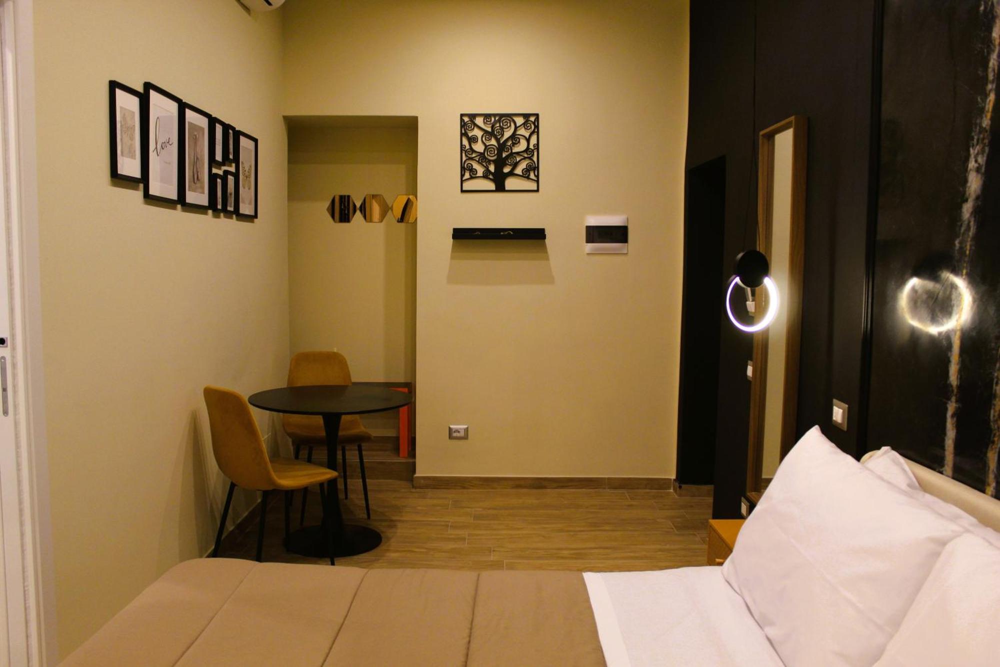 Blackwoody Contemporary Rooms - Napoli Centro Storico Via Toledo Ngoại thất bức ảnh